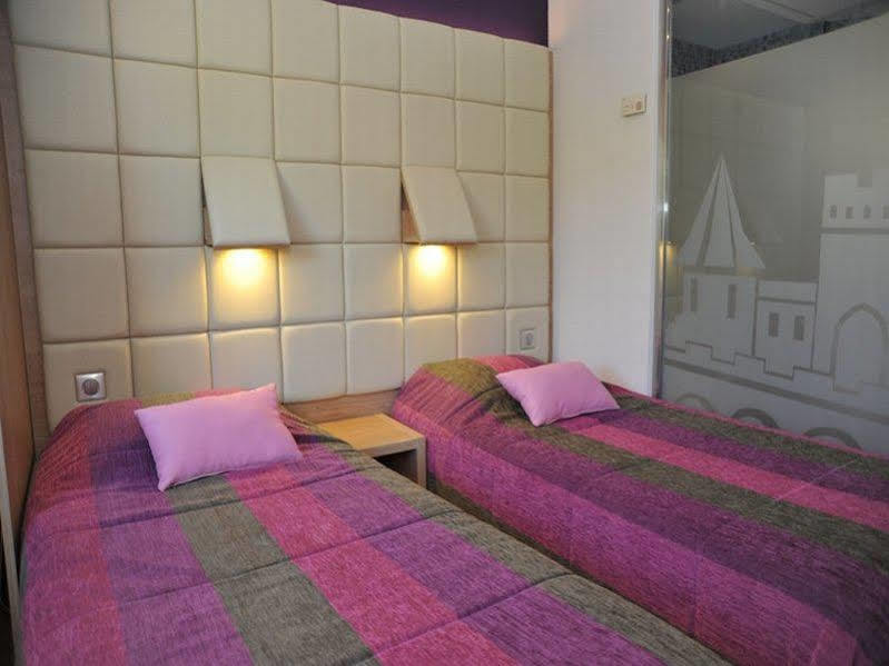 Hotel Espace Cite Carcassonne Bagian luar foto